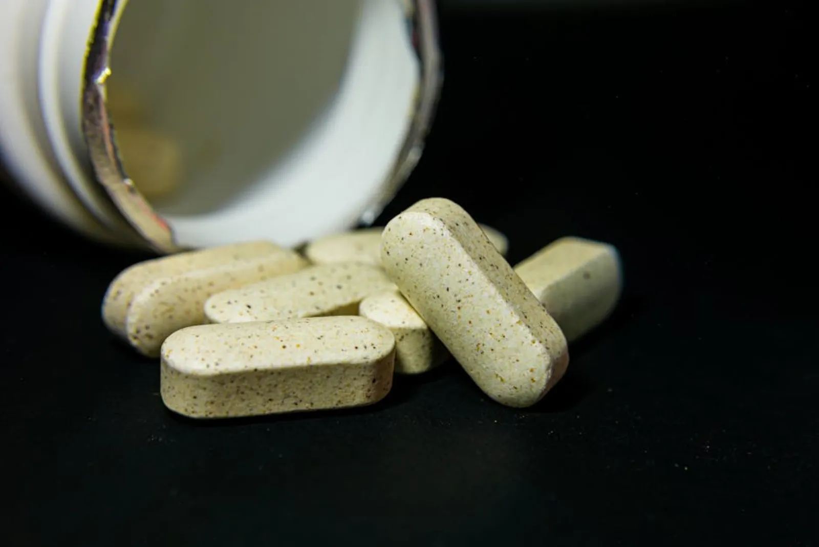 Tillskott för naglar 2026: biotin, kollagen och järn